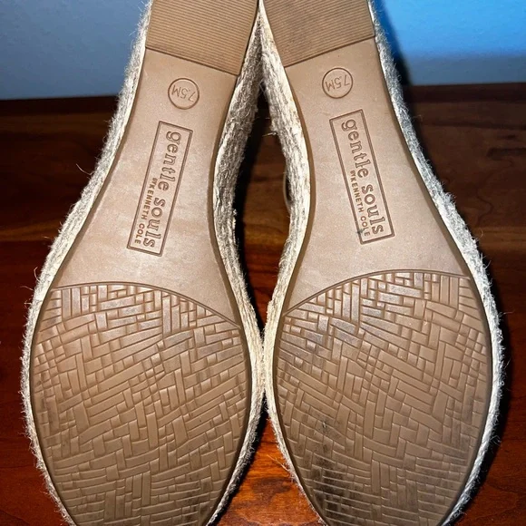 Gentle Souls by Kenneth Cole - Picture 4 of 6